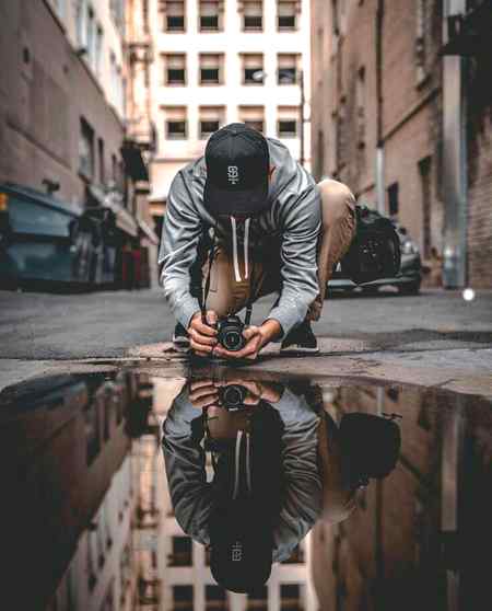 شاید بہت برا ھو چکا ھوں جو۔۔
ھر کوئی تعلق توڑ رہا ھے مجھ سے۔