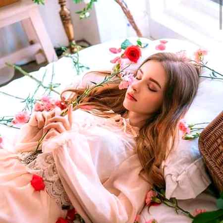 ہنسنا آتا ہے مجھے مجھ سے غم کی بات نہیں ہوتی....
میری باتوں میں مذاق ہوتا ہے پر میری ہر بات مذاق نہیں ہوتی🙂