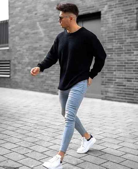 ھمیں بہت کم لوگ جانتے ھیں...
     صاحب
پر جو جانتے ھیں وہ مانتے ھیں...❤🤫