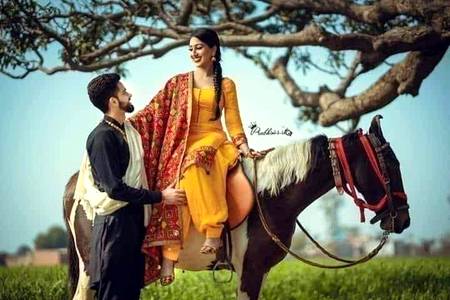 ﻻﺟﻮﺍﺏ ﮨﯿﮟ ﻣﯿﺮﮮ ﻣﺤﺒﻮﺏ ﮐﯽ ﺍﺩﺍﺋﯿﮟ
ﮨﺮ ﺍﮎ ﺍﺩﺍ ﭘﮧ ﻣﺮ ﺟﺎﻧﮯ ﮐﻮ ﺟﯽ ﭼﺎﮨﺘﺎ ﮨﮯ❤❤