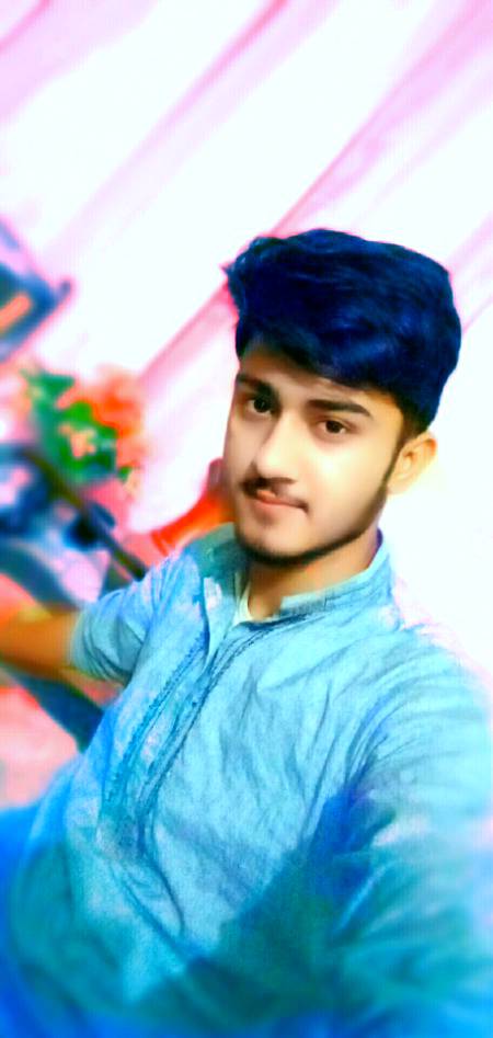 : 💞کیا پتا تھا ___محبت ہو جائے گی💞 
 💞ہمیں تو بس تیرا مسکرانا اچھا لگتا تھا💞