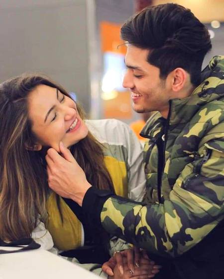 اسے پتہ ہی نہیں تھا ____ سلیقہ محبت کا😒

میں نے چاہ کر بتایا اسے ایسے چاہا کرتے ہیں😍