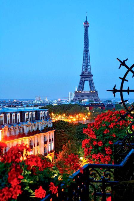 Summer Night Paris ❤💛💚💙💜