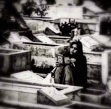 اور جب میں مر جاٶں نہ۔😔
تو تم تنہا بیٹھ کر میری قبر پر سپارے پڑھنا💔