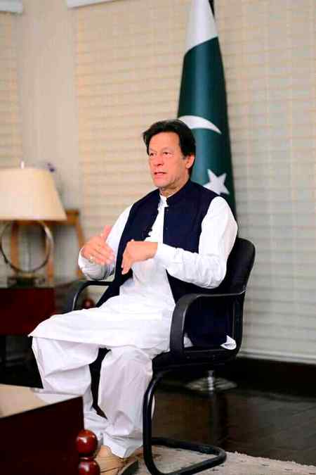 ابوجہل کو بھی پتہ تھا کہ اسلام ایک سچھا مذہب ہے۔ لیکن اس کی جہالت نے اسے غرق کردیا۔ ہمارے ہاں بھی ایسے جاہل لوگ موجود ہیں انہیں پتہ ہے کہ عمران خان راہ حق پر ہے۔ مگر انکی جہالت انہیں اجازت نہیں دیتی کہ سچ اور حق کو تسلیم کرلیں۔