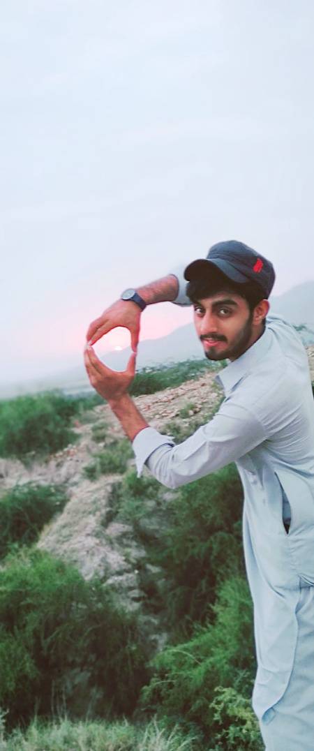 Bat karty huwy alfaaz me "ehtiyaat" krti h 😍🌹
Wo lafzo me b "pakeezgi" ka khyaal krti h💯🖤🙈today is for my sistrz love u all sistrs🖤
