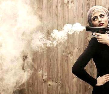 ﻣﺮﺷﺪ ﺟﻮ ﮨﻢ ﻧﮯ ﭨﮭﺎﻥ ﻟﯽ ﻧﮧ،ﺗﻮ ﺭﻻﺋﯿﮟ ﮔﮯ ﺁﭘﮑﻮ
ﻣﺮﺷﺪ ﮨﻤﺎﺭﯼ ﺑﺎﺕ ﮐﻮ ﺍﯾﺰﯼ ﻧﺎ ﻟﯿﺠﯿﮱ