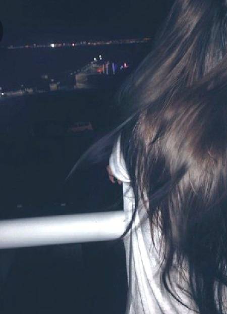 Alone 🏵💮🌹💮🌸🌸💐