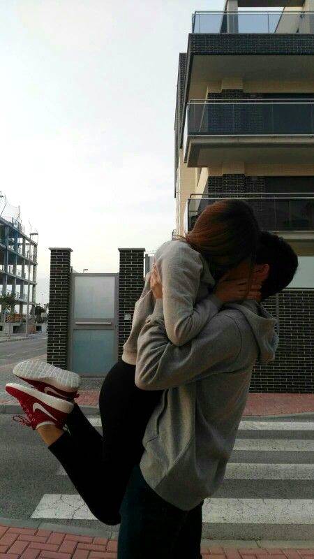 رنگ تیرا ، گلاب جیسا ہے
پیارتیرا تو خواب جیسا ہے
😘