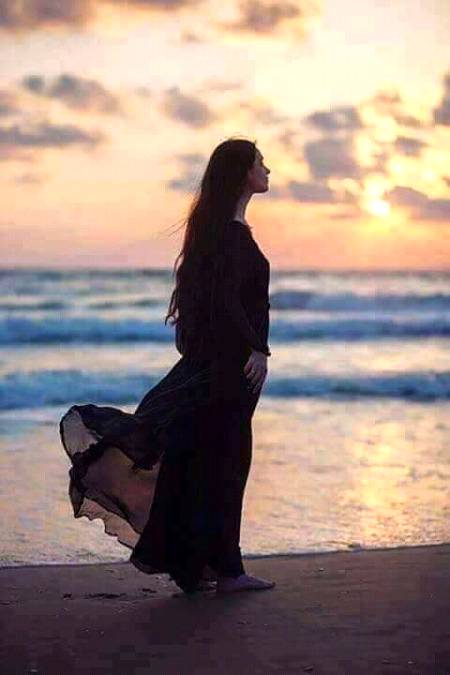 کالا سوٹ بھی کسی کسی پر جچتا ہے 💪
جس پر جچتا ہے واللہ کمال جچتا ہے 💖