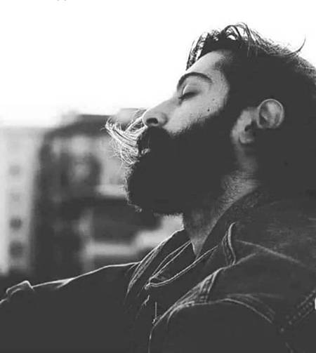 تجھ سے بچھڑ کے سانس تو چلتی رہی مگر 
میں خود کو زندہ دیکھ کے حیرت سے مر گیا 💔