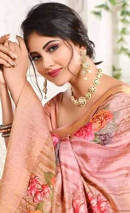 اُن کو معلوم نہیں ہجر کی تکلیف ہے کیا
 وہ تو فرمان سُناتے ہیں چلے جاتے ہیں

درد اتنا ہے کہ سینے سے لپٹنا چاہوں 
 اور وہ ہاتھ ملاتے ہیں چلے جاتے ہیں