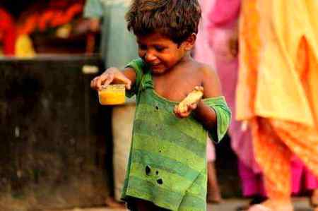میں وہ تصویر ہوں جس کو مصور
 ادھورا چھوڑ کر خود رو پڑا ہے