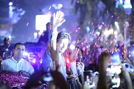 میری ہمیتں ابھی جھکی نہیں میرے حوصلے ابھی بلند ہیں
مجھے ہار جیت سے غرض نہیں میری جنگ تھی سو لڑ گیا
عوام_کی_جیت_کا_دن