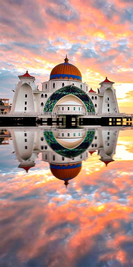The Melaka Straits Mosque in a melaka island, Malaysia 💕💕