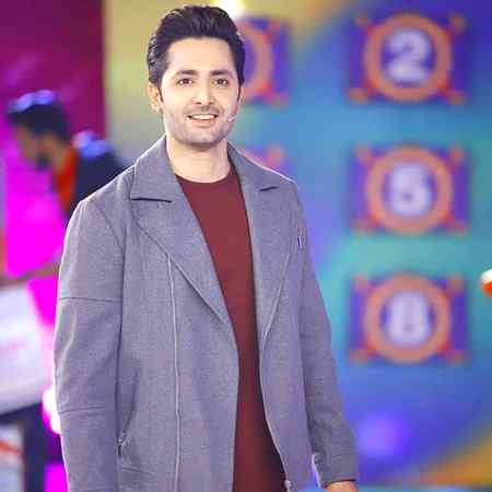 یوں تو قیامت ہے ہر ادا آپ کی لیکن
دھیرے سے جو مسکراتے ہو چھا جاتے ہو