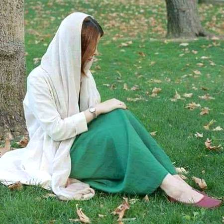 کوئی ہے جو اداس ہے اندر __ ایک چہرہ شناس ہے اندر 
ایک داسی اداس بیٹھی ہے _ دل کا مندر اداس ہے اندر
