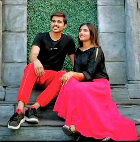 Wo mera pagal sa ranjhaa. .😍..or ma uski heerr.😘..
Baki sary mere veer 😛😛😉
    (D.a)