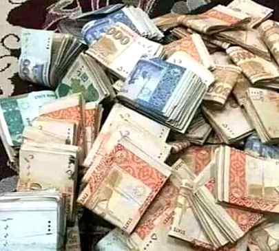 Apni apni eidi khud ly lo apni mrzi syπππ