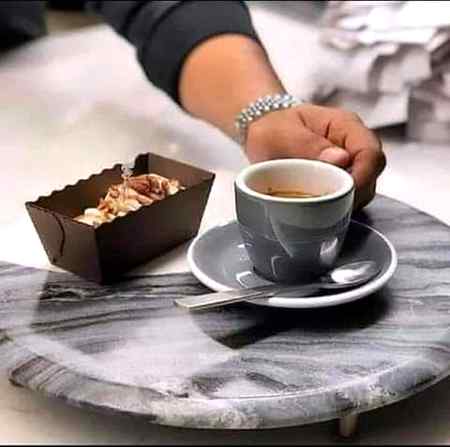 کبھی کبھی تو اتنی تنہائی  ہوتی ہے کہ،
چائے☕ کا کپ ہی محبوب  لگنے لگتا ہے.❣️☕🌹