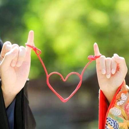 بہت انمول ہے میرے لیے آج بھی وہ اک شخص جس کے صرف نام سے ہیمیرے لبوں پہ مسکراہٹ
 آجاتی ہے😍❤✌

⚘💓