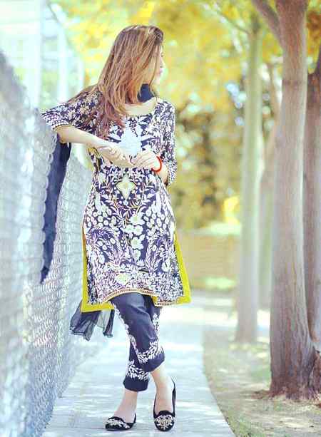 میں نے کہا رنگوں سے عشق ہے مجھے 😊
پھر زمانے نے ہر رنگ دکھایا مجھے😞😞
Anum malik😇