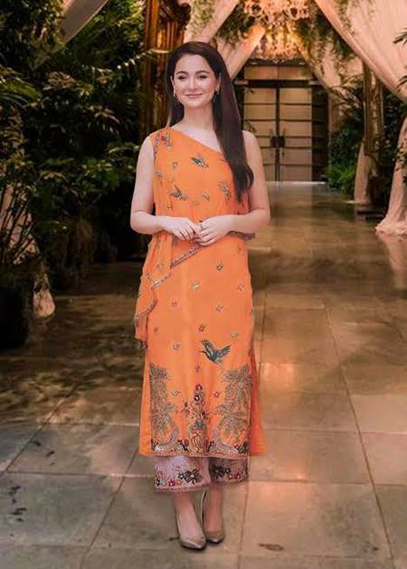 Hania Amir...