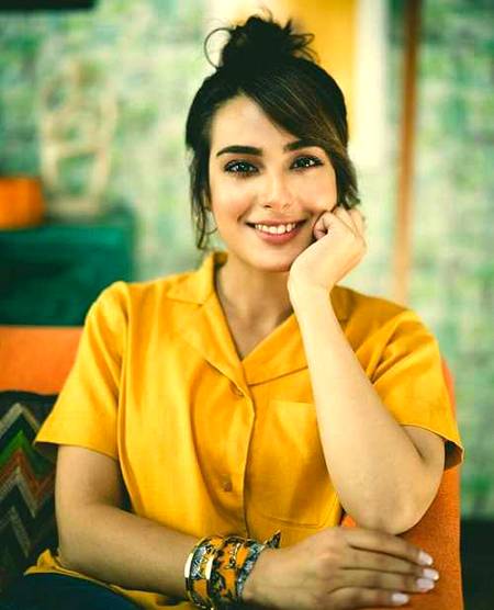 Iqra Aziz 🔥🔥