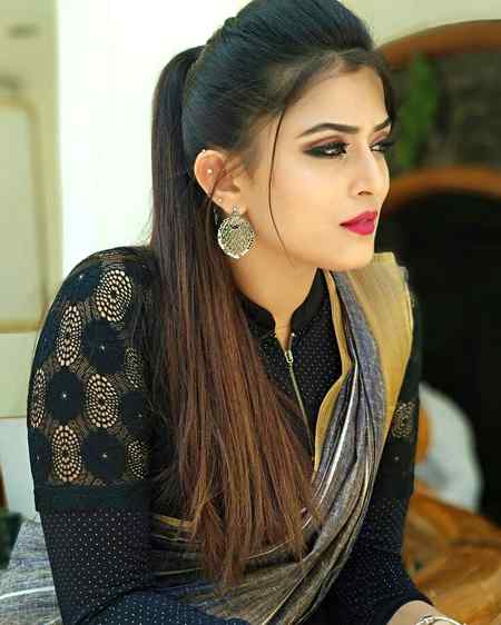 نہیں ہے سنگ کوئی ہمسفر تو کیا ہوا 
 خاموشیاں ، ویرانیاں ، رسوائیاں تو ہیں