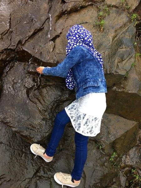 Mujhe hansi ati hay un logon pr Jo uper sy mery sath hain or under say mery khilaf haun