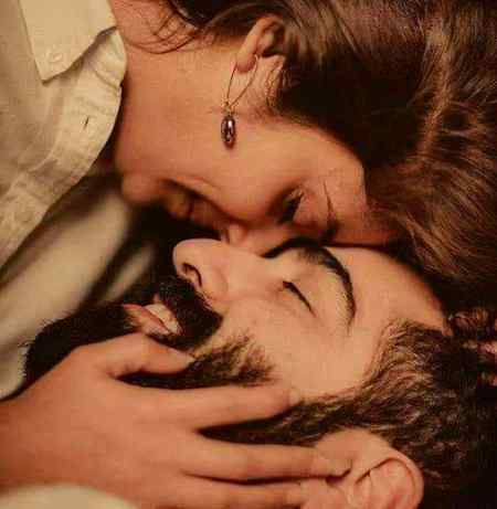 یہ تقاضائے عشق ہے میری آنکھوں کی مستی کا

کھولوں تو دیدار تمھارا بند کروں تو تصور تمھارا