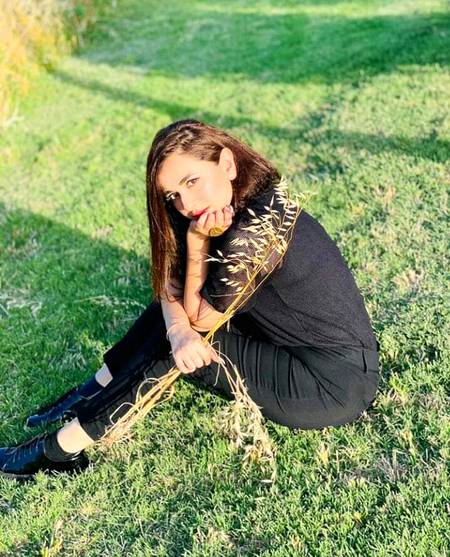 YUMNA_ZAIDI in Black 👀🍁❤