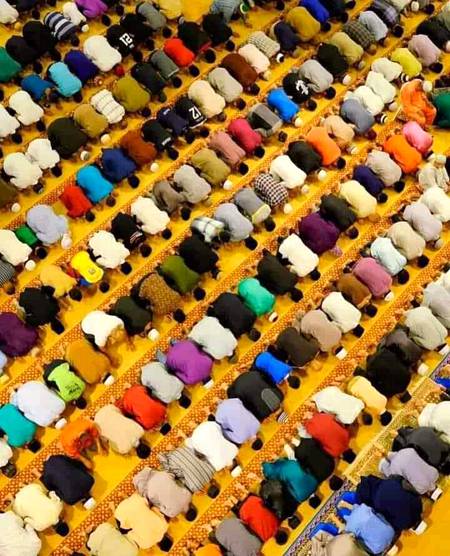 *امید رکھو خدا ہر چیز پر قادر ہے وہ پتھر میں موجود کیڑے کو رزق دے سکتا ہے تو تمہیں اچھا نصیب بھی وہی دے گا بس تم یقین کا دامن تھامے رہو