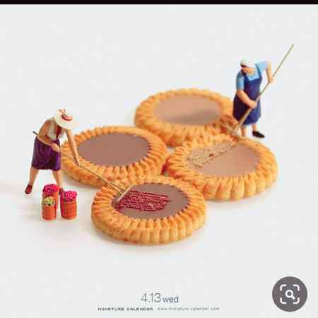 Tinny world with creamy biscuits