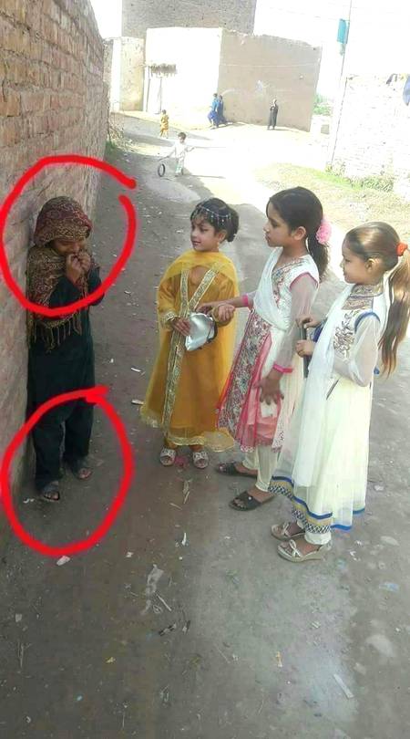 عید پر اپنے بچوں کے ساتھ ان بچوں کا بھی خیال رکھے. کیونکہ یہ دنیا اور آخرت دونوں کی کامیابی ہے.