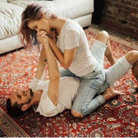 Jee Tu Karta Hai Usay Muft Main Jaan Day Doon

Faraz Itnay Masoom Khridar Se Kiya Lena Dena😙