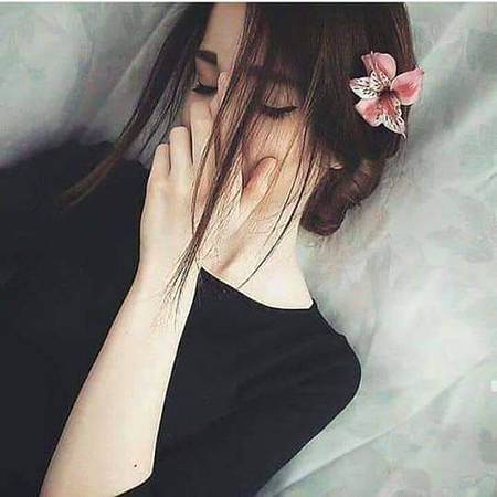 عجیب بات ہے اب بھی یقین نہیں مجھ پہ؟

تمہارے نام پہ خود کو اجاڑ بیھٹے ہیں ..