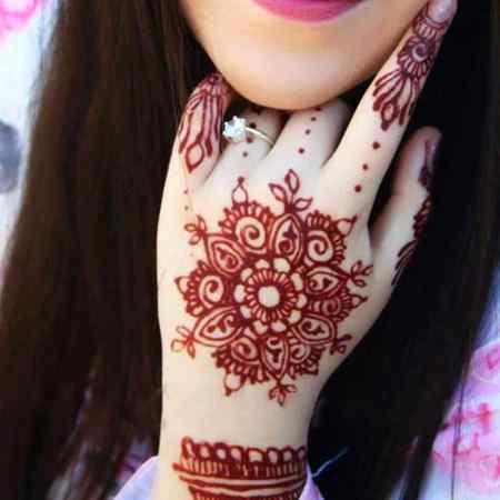 Kise ke Zindagi ma wo ghalti ban Kar kbi shamil na ho,jisky bad ap ta Umar khamosh bad Dua ma yad rahy,or ya bad Dua buhut upar tk jati Hy ,per na wo insan jeta Hy na Marta Hy.dosro ki Zindagi ma agar shamil he Hona Hy to khubsurt ihsas ban Kar shamil ho,Jo huwa ki Tara har waqt ghery raky.bahar ke chaly jany k bd be yad ayy to apky yado sy wo phool ki Tara khil uty β£οΈ