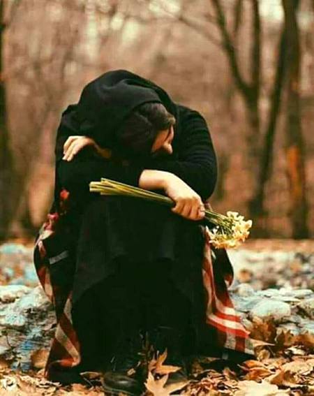 یہ جو خاموش سے ہو جاتے ہو کچھ کہتے ہوئے
مَیں  نے  مَن  چاہی  کوئی  بات  سمجھ  لینی  ہے