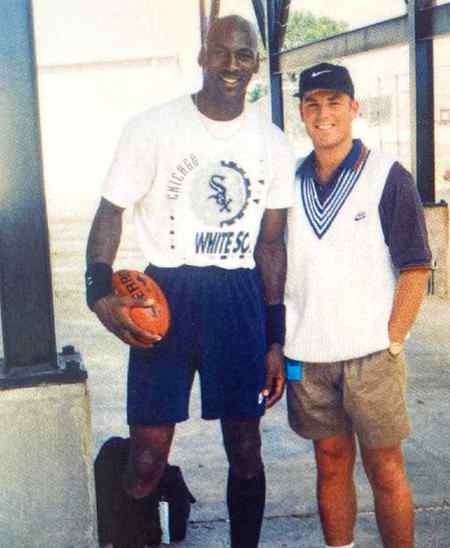 Basketball and cricket royalty in the same picture?! 

📷: Shane Warne