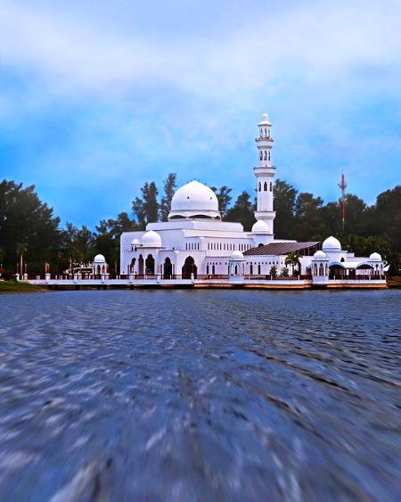 Beautiful Mosque..😊😊