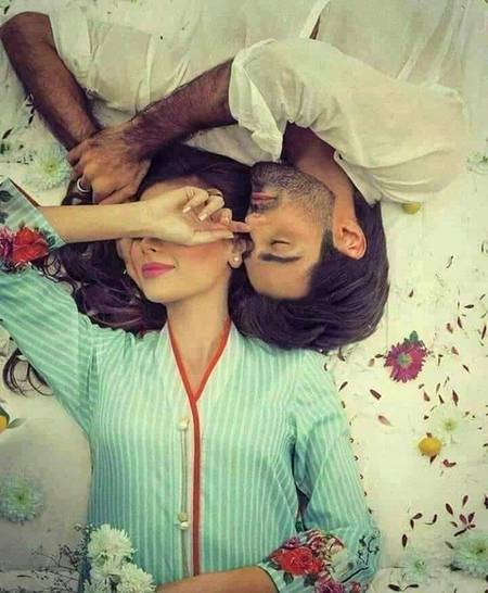 ہے چیز اگر کوئی ایسی تو بول اُٹھے گی خود
میں کیوں کہوں کہ مجھے آپ سے محبت ہے
❤️