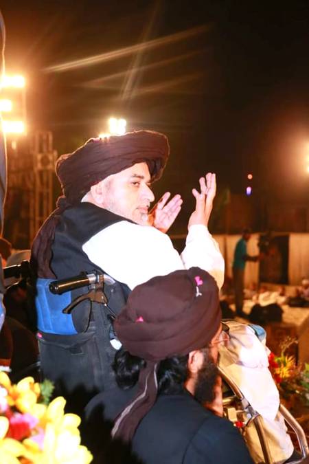 *"جلوہ ہے نور ہے کہ سراپا رضا کا ہے*
*تصویرِ سنیت ہے کہ چہرہ رضا کا ہے"*
*🌹"مرشد"🌹*