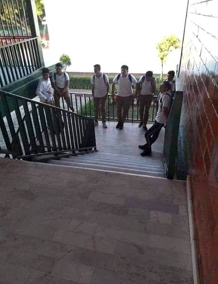 Only girls can understand this situation...but hum to asaani se guzar jaty thy 😥