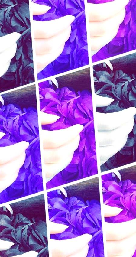 لوگ عشق میں کیسے لب سے لب ملا لیتے ہیں ہماری تو ان سے نظریں مل جایَیں تو ہوش نہیں رہتا 
Um e Hani Rajpoot