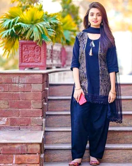تم چُن سکتے ہو ہمسفر نیا نیا
میرا تو عشق ہے مجھے اجازت نہیں