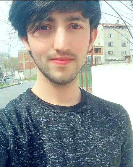 Jaisy jalty han garmiyaoon ma dhoop sy ...waisy jalty han loog mery rang roop sy ...irfan