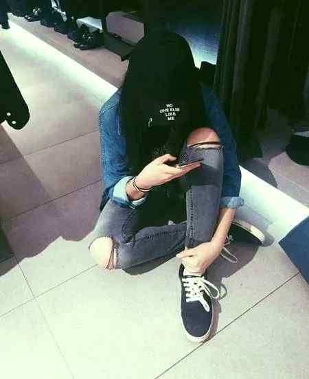 Damadam k elwa ap mobile m or kia kr rahy hn๐๐โบ๏ธ๐