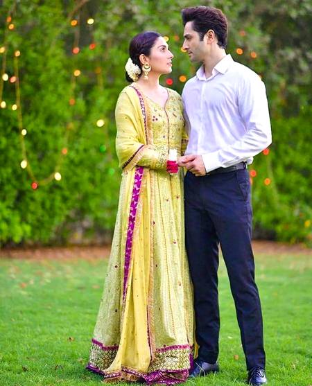 Woh Mujhe Chahti Nahi Phir Kyon??🦋
Chahti Hai K___ Usko Chaahu Main..♡🥀
●─●🍁🍂🧿