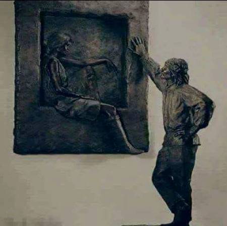 ﻭﮦ ﻣﺠﮭﮯ ﺩﯾﮑﮫ ﺭﮨﺎ ﮨﮯ ﺑﮍﯼ ﻣﺤﺒﺖ ﺳﮯ
ﻣﺠﮫ ﮐﻮ ﺗﺼﻮﯾﺮ ﺳﮯ  ﮐﻮﺋﯽ ﻧﮑﺎﻝ ﺩﮮ ﺑﺎﮨﺮ